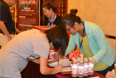 参会孕妈咪陆续签到