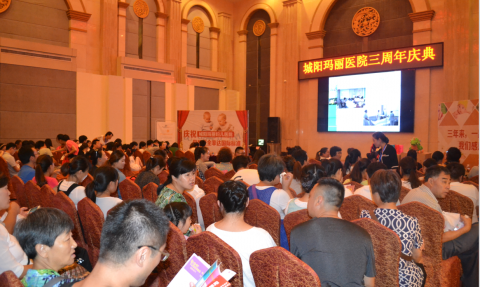 活动开始前准爸妈陆续到场